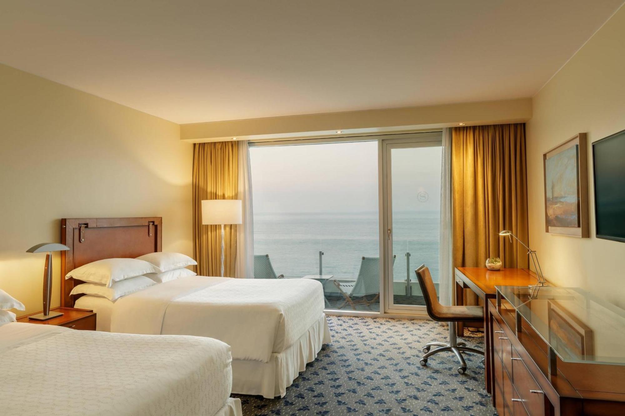 เชอราตัน มิรามาร์ โฮเต็ล แอนด์ คอนเวนชั่น เซ็นเตอร์ Hotel วิญาเดลมาร์ ภายนอก รูปภาพ A guest room at the Hilton Alexandria