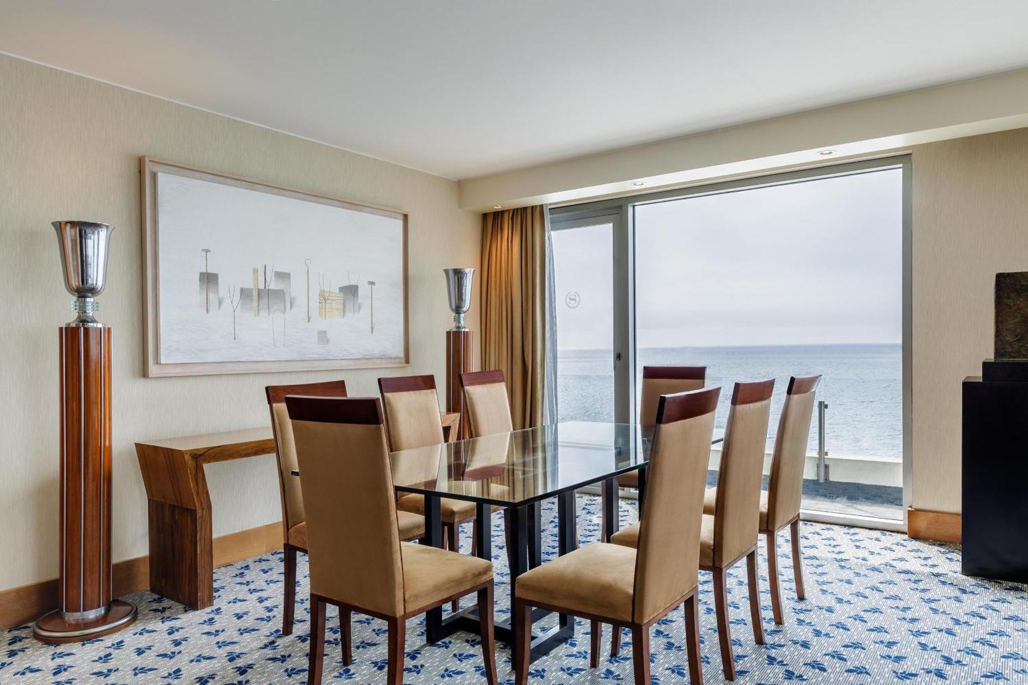 เชอราตัน มิรามาร์ โฮเต็ล แอนด์ คอนเวนชั่น เซ็นเตอร์ Hotel วิญาเดลมาร์ ภายนอก รูปภาพ A dining room in a suite at the Hilton Tel Aviv